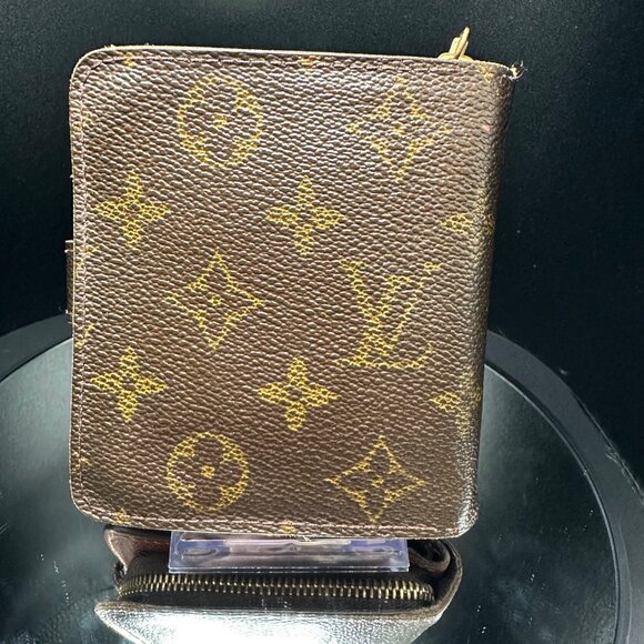 Louis Vuitton Compact Zippé Wallet - GUC - Picture 2 of 10